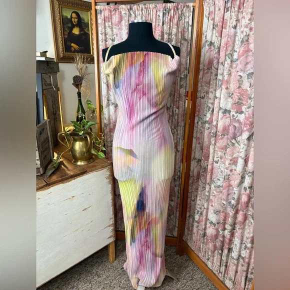 PrettyLittleThing Pastel Tie-Dye Maxi Dress - Picture 3 of 13
